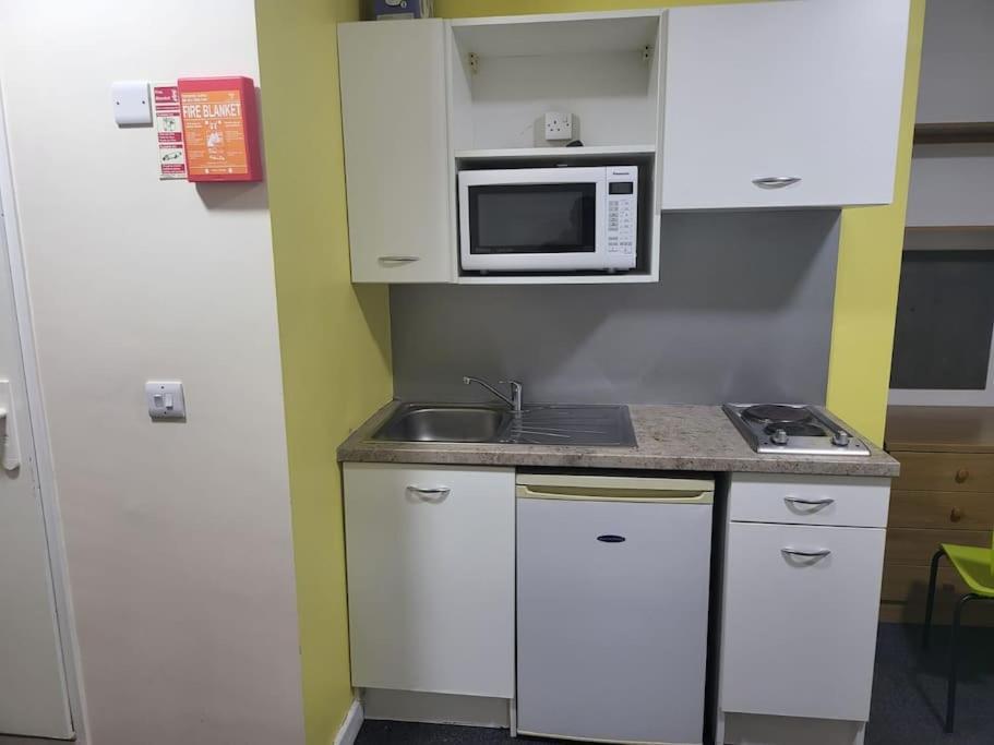 Comfort Meets Convenience Бирмингем Экстерьер фото