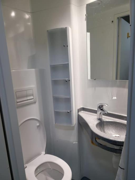 Comfort Meets Convenience Бирмингем Экстерьер фото