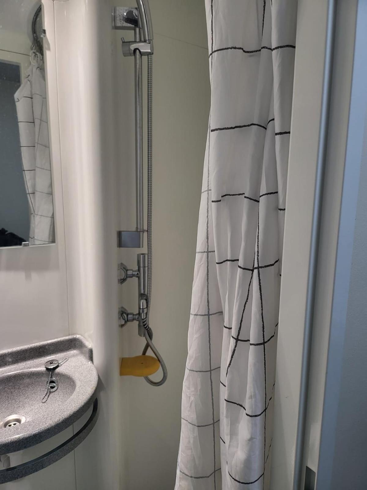 Comfort Meets Convenience Бирмингем Экстерьер фото